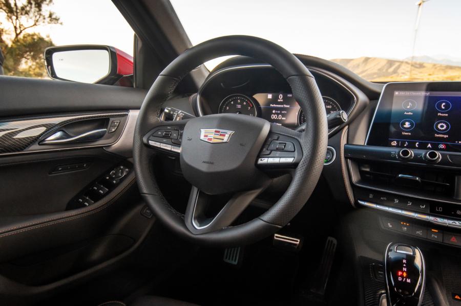 Панель приборов Cadillac CT5-V 2019 года  (фото 31 из 33)